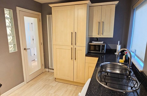 Longcroft Apartment | Dochart 3 Bedroom Apartment - Edinburgh
