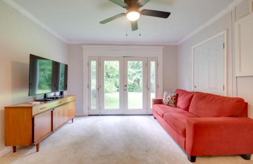 Colonial Beach Apartment | Dock Access Waterfront Studio in Colonial Beach!