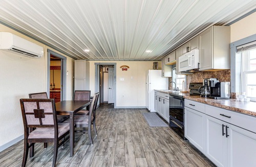 Avenue Cottage | Dock Access: Waterfront Cottage in Avenue!