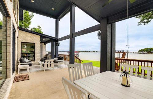 Gun Barrel City House | Dock and Hot Tub! High-End Cedar Creek Lake Retreat