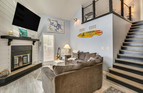 Lake Ozark House | Dock and Kayaks Lake Ozark Family Retreat
