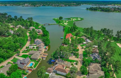 Walden on Lake Conroe House | Dock and Outdoor Entertainment Home on Lake Conroe