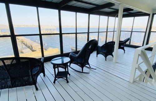 Ventress House | Dock Holiday, 5 bdrm/4 bath Lake House