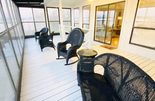 Ventress House | Dock Holiday, 5 bdrm/4 bath Lake House