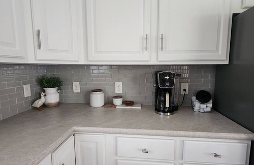 Ashville House | Dock Holiday- Charming King Suite, 2BRM with WiFi, AC in beautiful Ashville