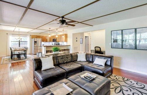 Whiteside Cabin | Dock & Hot Tub: Tennessee River Cabin Getaway