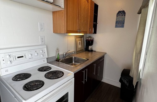 Wasaga Beach Cottage | Dock Life Beach 1 - Cottage 4, Riverside 2 bedroom, 3 min walk to Beach 1