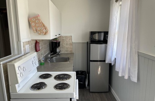 Wasaga Beach Cottage | Dock Life Beach 1 - Cottage 6, Riverside Property, 2 Bdrm, 3 min walk to Beach 1