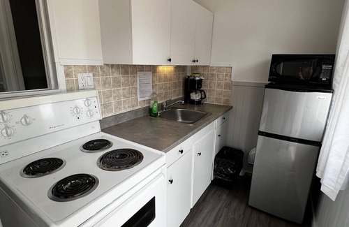 Wasaga Beach Cottage | Dock Life Beach 1 - Cottage 6, Riverside Property, 2 Bdrm, 3 min walk to Beach 1