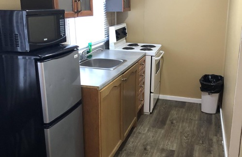 Wasaga Beach Cottage | Dock Life Beach 1 - Cottage 14, Riverside Property, 1 Bdrm, 3min walk to Beach 1