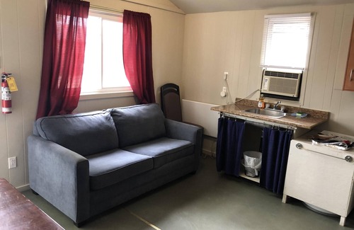 Wasaga Beach Cottage | Dock Life Cottage 9 - Riverside, 2 Bedroom, Wasaga