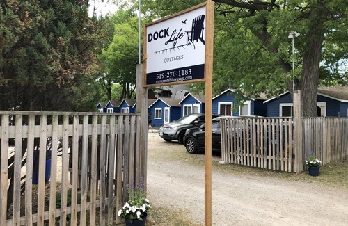 Wasaga Beach Cottage | Dock Life Cottage 9 - Riverside, 2 Bedroom, Wasaga