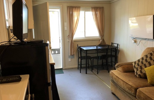 Wasaga Beach Cottage | Dock Life Cottage 3 - Riverside, 1 Bedroom, Wasaga