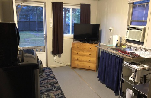 Wasaga Beach Cottage | Dock Life Cottage 4 - Riverside, 1 Bedroom, Wasaga