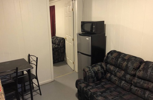 Wasaga Beach Cottage | Dock Life Cottage 4 - Riverside, 1 Bedroom, Wasaga