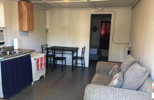 Wasaga Beach Cottage | Dock Life Cottage 5 - Riverside, 1 Bedroom, Wasaga