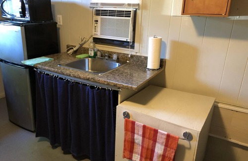 Wasaga Beach Cottage | Dock Life Cottage 5 - Riverside, 1 Bedroom, Wasaga
