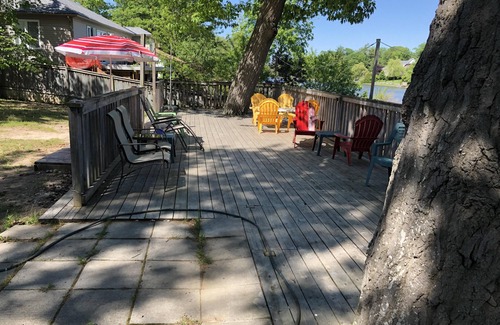 Wasaga Beach Cottage | Dock Life Cottage 6 - Riverside, 1 Bedroom, Wasaga