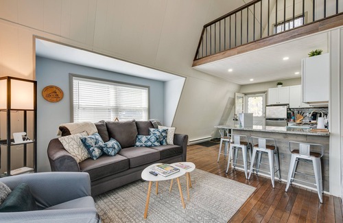 Pocono Summit House | Dock & Sunroom: Waterfront Home Near Kalahari!