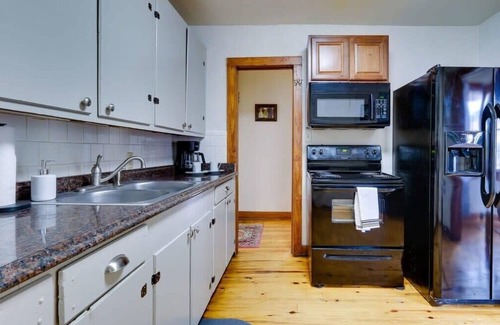 Savannah House | Dock & Volleyball! Near Downtown - Golden Getaway