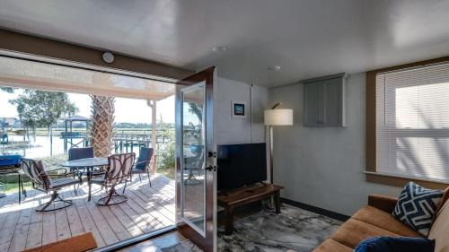 Savannah Apartment | Dock&Volleyball! Near Downtown- Orange Oasis