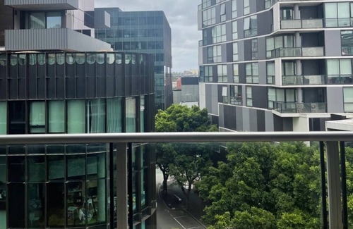 West Melbourne Apartment | Docklands Cosy 1-bedroom apartment with WiFi, Gym, Pool & Garden Terrace.