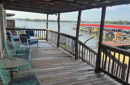 Brownwood Cabin | Dockside Cabin- waterfront, kayaking, fishing, swimming