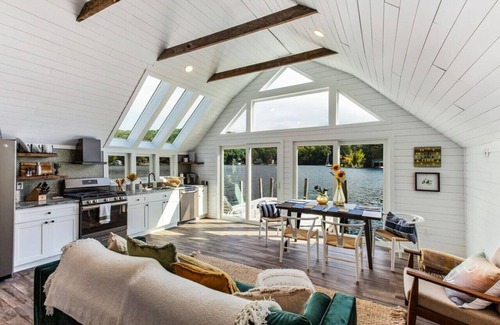 Newbury House | Dockside Dream | 4 mins to Mt Sunapee | Dock | VIEWS | Grill
