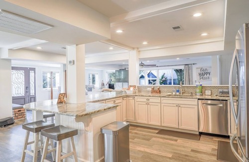 Fort Ann House | Dockside Estate- Spacious 2 home Estate, Hot Tubs, Lake Access, Gamerooms