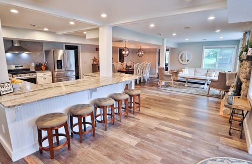 Fort Ann House | Dockside Estate- Spacious 2 home Estate, Hot Tubs, Lake Access, Gamerooms