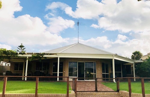 Dudley Park House | Dockside on Mandurah Canals