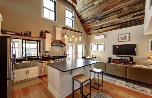 Ocracoke House | Dockside Retreat - Waterfront home in Oyster Creek