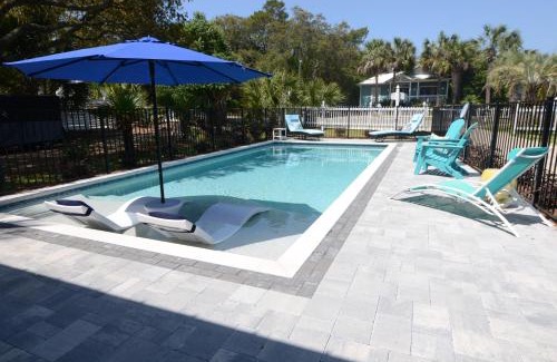 Crystal Beach House | Doctor's Orders 2 Short Walk to Private Deeded Beach Sleeps 14