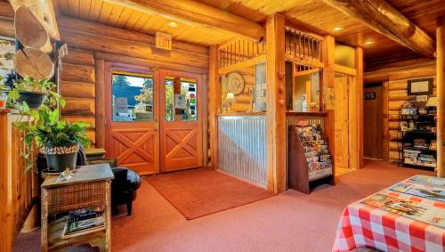 Bonners Ferry Hotel | Dodge Peak Lodge