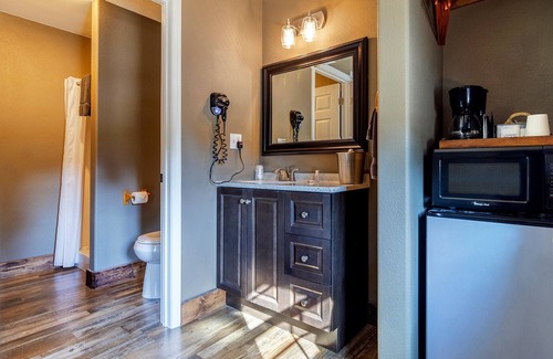 Bonners Ferry Hotel | Dodge Peak Lodge