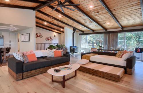 Oakhurst House | Doe Cabin Hot Tub/Playground/Game Room and more