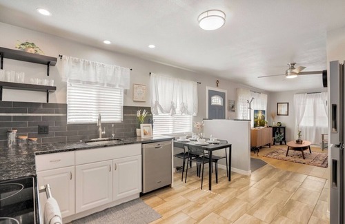 Loveland House | Dog/Cat Friendly ~ Lil' Love Shack ~ Private Yard