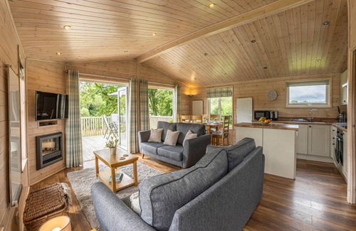 West Tanfield House | Dog friendly Kingfisher Lodge Riverdale located in Yorkshire