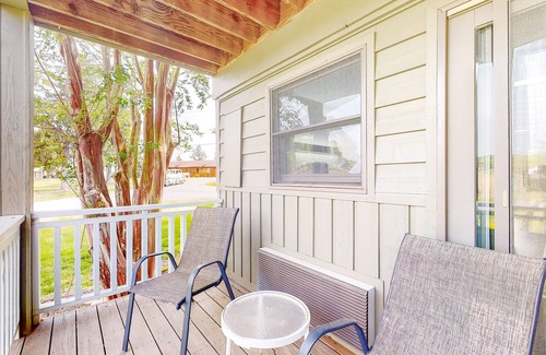 Baneberry Apartment | Dog-friendly, 1st-floor studio with picnic area, patio, fitness room & game room