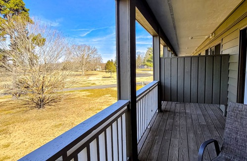 Baneberry Apartment | Dog-friendly, 1st-floor studio with golf view & gym - stroll to Douglas Lake