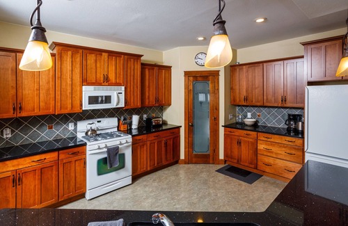 Sturgeon Bay Cabin | Dog-Friendly- 2 acre lot, North of Sturgeon Bay