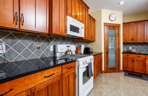 Sturgeon Bay Cabin | Dog-Friendly- 2 acre lot, North of Sturgeon Bay