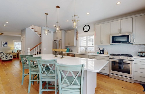 Country Club Estates House | Dog-friendly, 2-story home near beach with private outdoor pool, W/D & AC