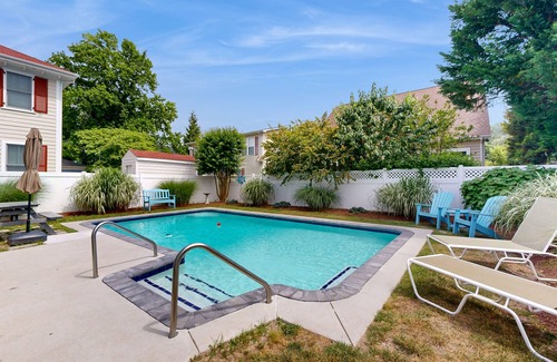 Country Club Estates House | Dog-friendly, 2-story home near beach with private outdoor pool, W/D & AC