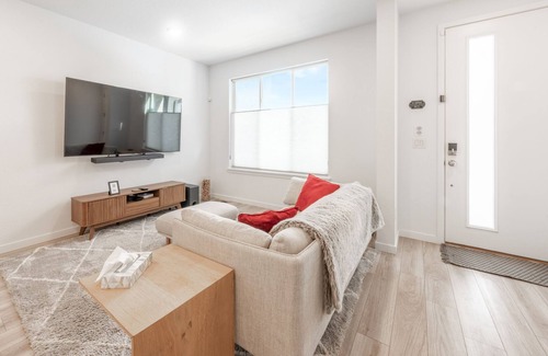 Lakewood House | Dog Friendly 2br home close to Red Rocks & Downtown Denver