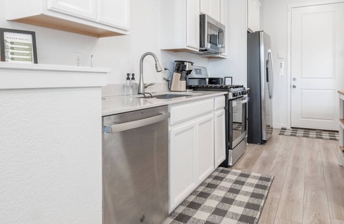 Lakewood House | Dog Friendly 2br home close to Red Rocks & Downtown Denver