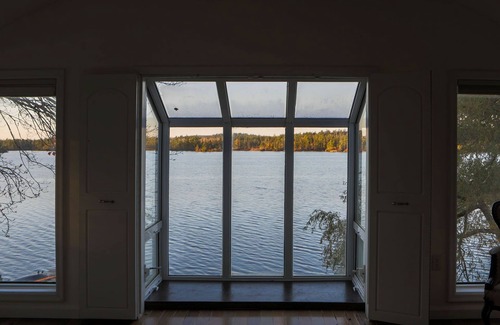 Mount Uniacke House | Dog Friendly 3 bedroom Lake House. Fenced Yard