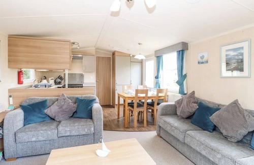 Hopton Ski Chalet | Dog Friendly 3 Bedroom Static Caravan in Fritton