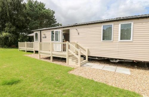 Hopton Ski Chalet | Dog Friendly 3 Bedroom Static Caravan In Fritton