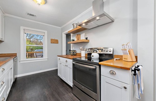 Fairway House | Dog-friendly 3BD/3BA in Fairway!